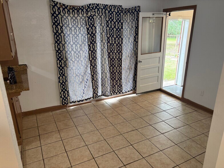Building Photo - 9218 Laura Koppe Rd