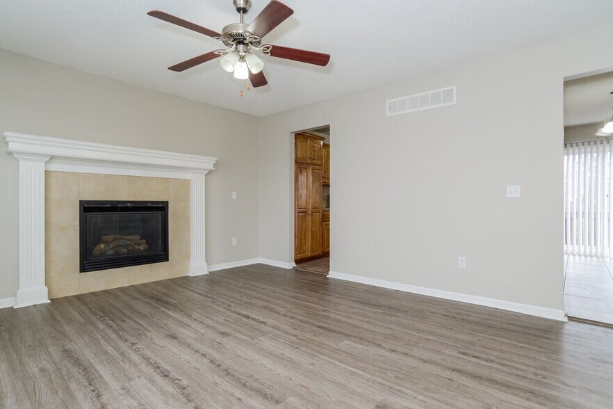 Building Photo - 712 Hibiscus Cir