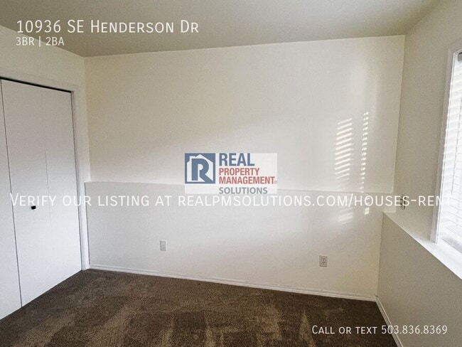 Building Photo - 10936 SE Henderson Dr