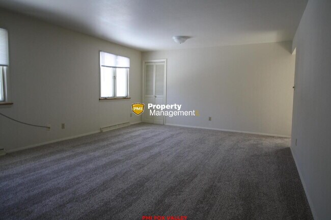 Building Photo - Quiet Mature Neighborhood