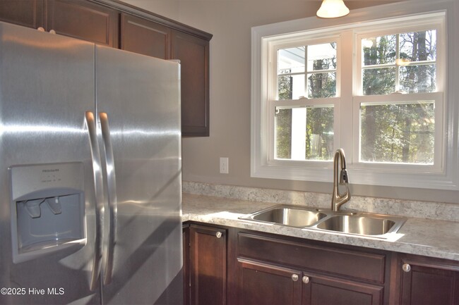 Building Photo - 413 Celtic Ash St