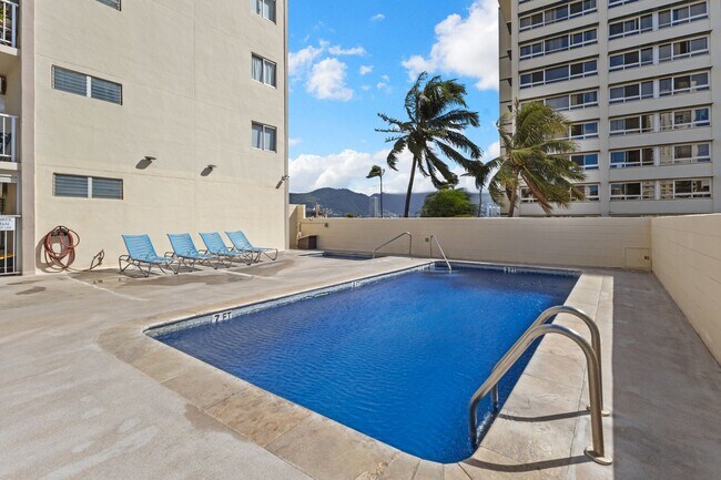 Building Photo - Corner 1BR in Waikiki - Diamond Head Views, All Utilities Included