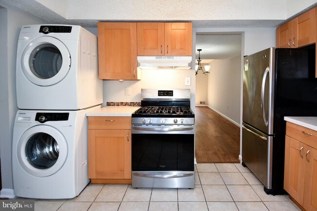 Building Photo - 9619 Nonquitt Dr