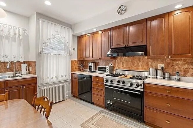 Primary Photo - 58 Boston St