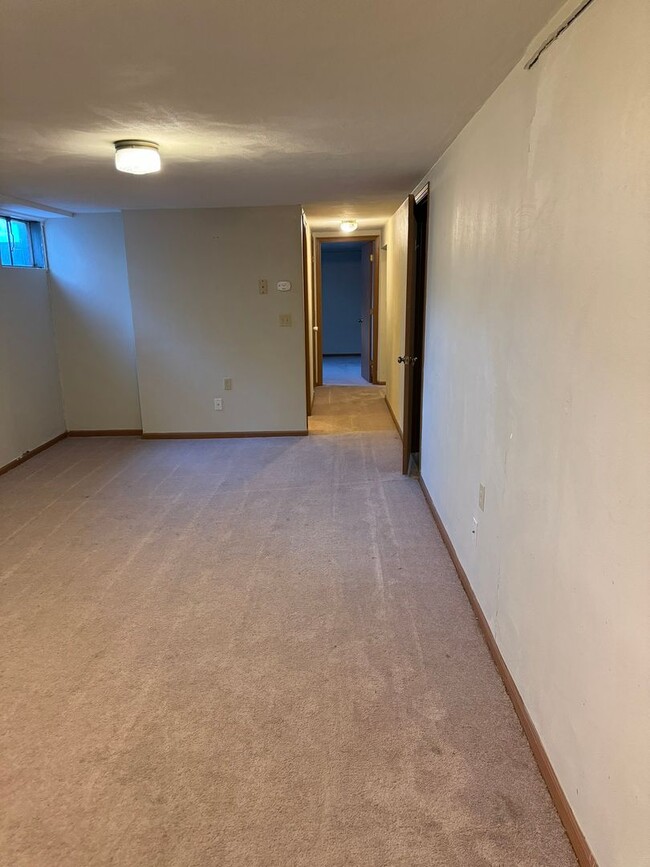 Building Photo - Spacious 3-Bedroom Home with Bonus Rooms i...