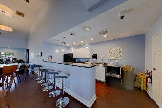 Building Photo - 222 Pompano Dr SE