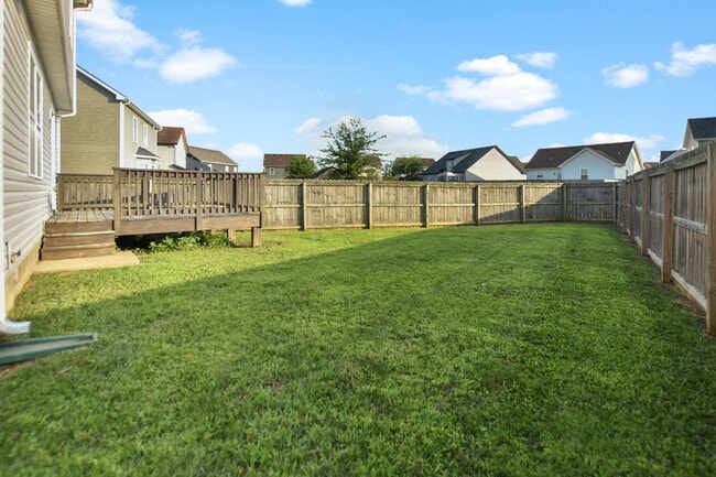 Building Photo - Pet Friendly Three Bedroom!