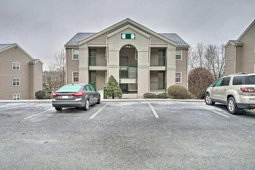 Building Photo - 555 Valley View Rd
