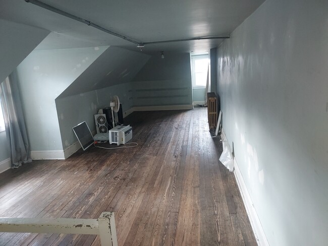 Building Photo - 143 S Spring Ave