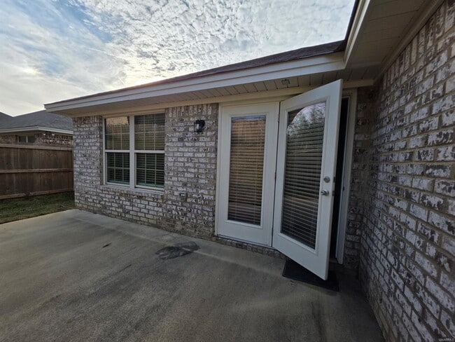 Building Photo - 745 Park Ln