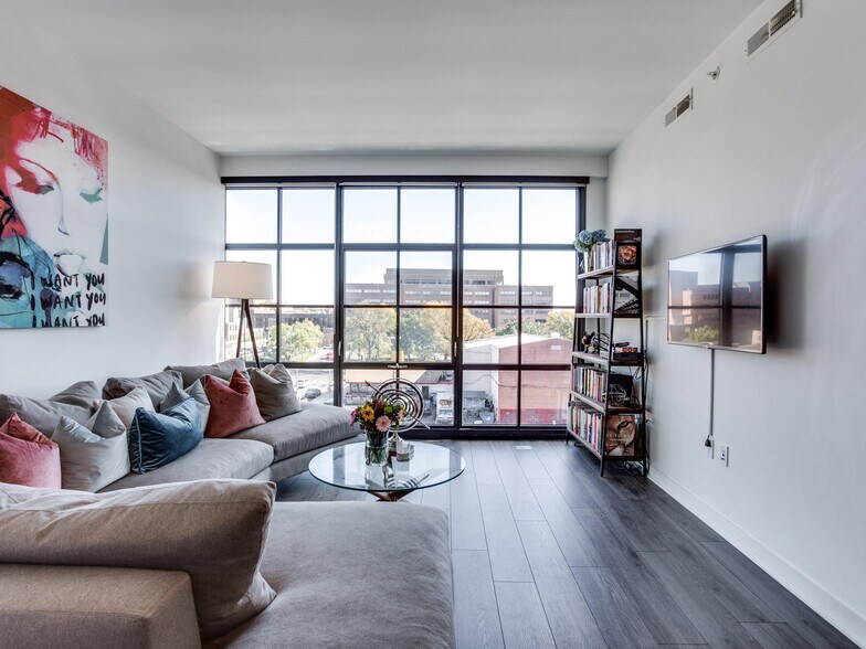 Floor-to-Ceiling Windows - 2030 8th St NW