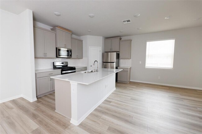Building Photo - 6206 Marsh Ln