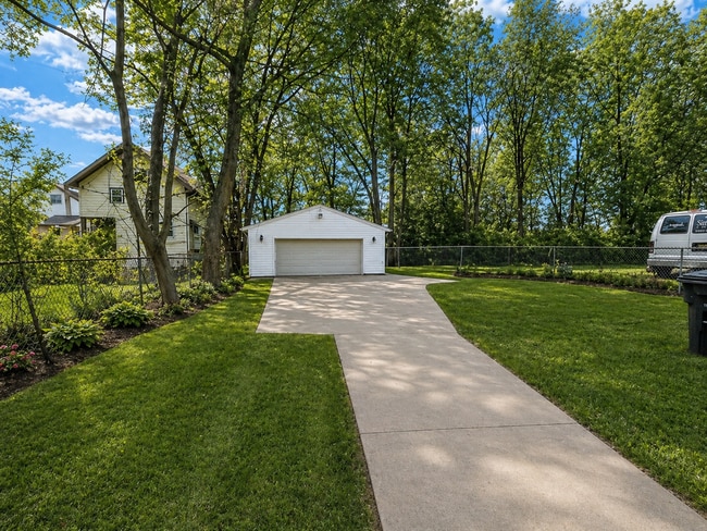 Building Photo - Spacious 4-Bedroom Home in Cleveland