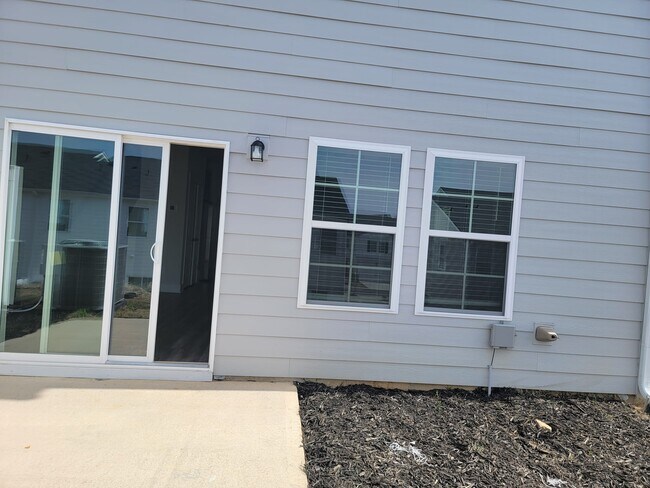 Building Photo - 123 Ted Dr