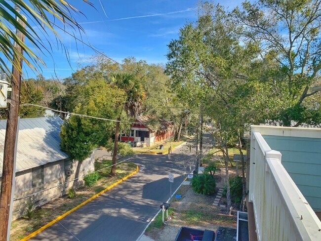 Building Photo - Coming Soon!! 4BR/4BA, downtown apartment. Walk to Flagler College..