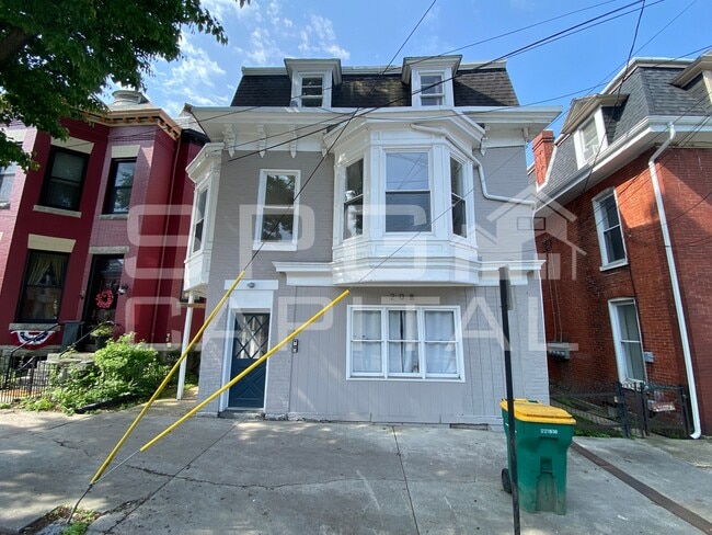 Primary Photo - 208 W Main St