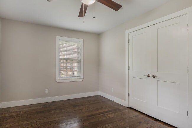 Building Photo - Charlotte Park/Nations bungalow home for r...