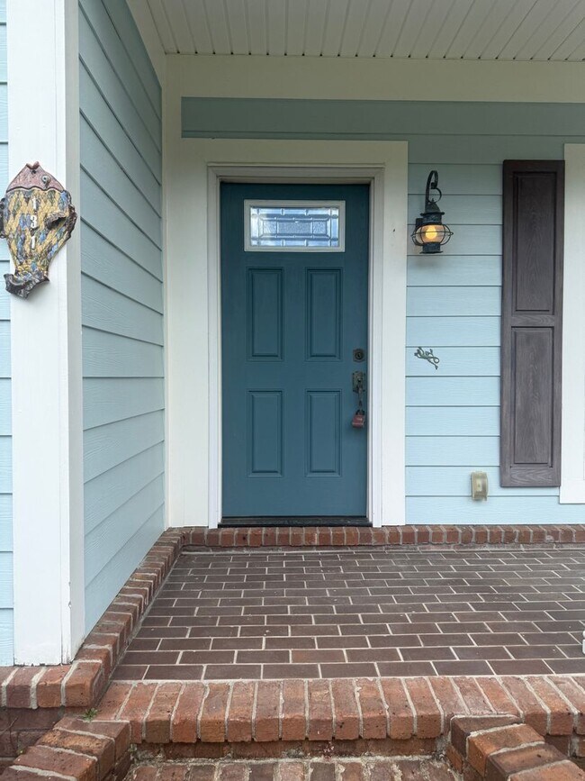 Building Photo - 131 Gallery Way