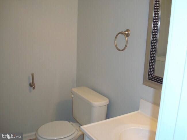 Building Photo - 208 Moore Dr