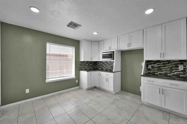 Building Photo - 18142 Westlock Ct