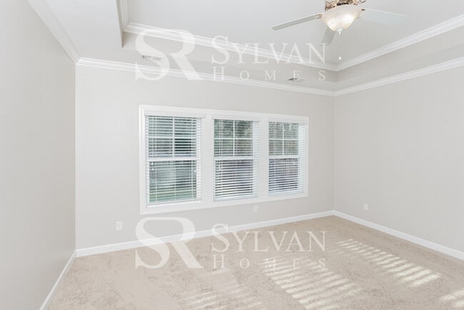 Building Photo - The living is easy in this lovely 5 bedroo...
