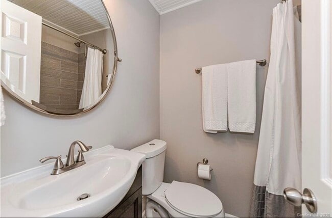 Building Photo - 4201 Seaforth Dr