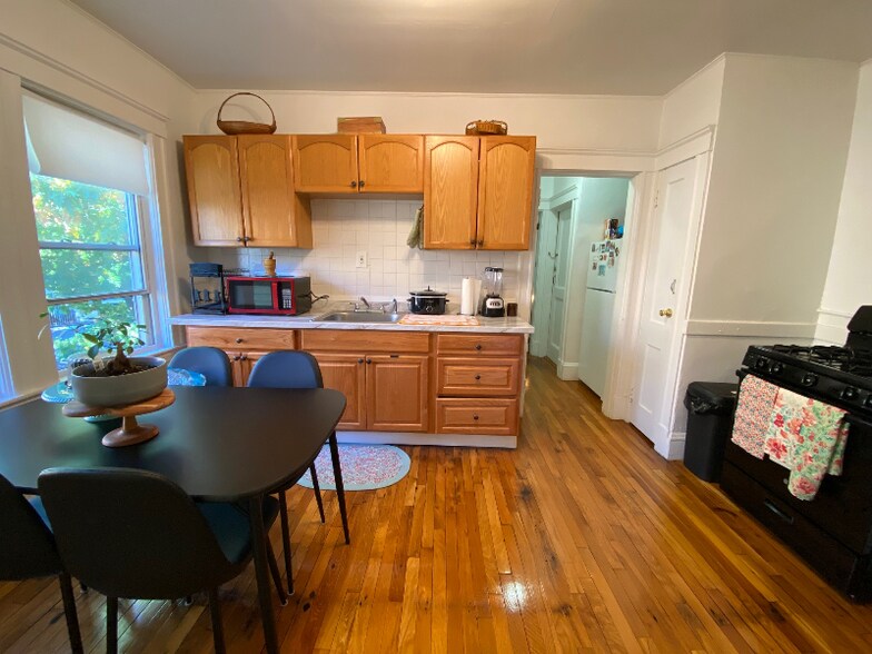 Building Photo - 524 Hyde Park Ave