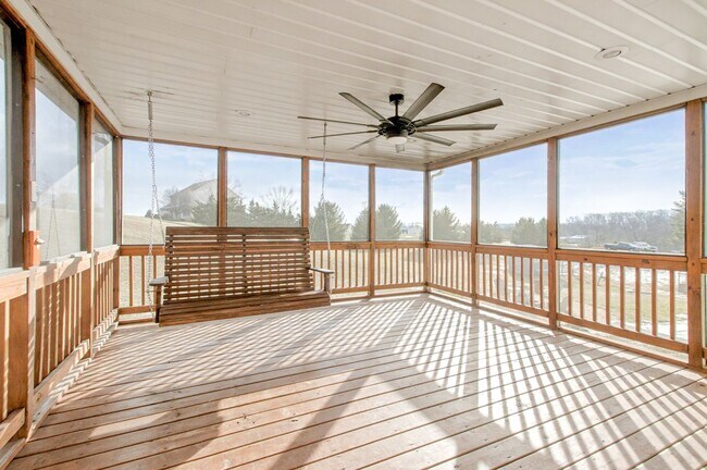 Building Photo - Beautiful updated Country Home