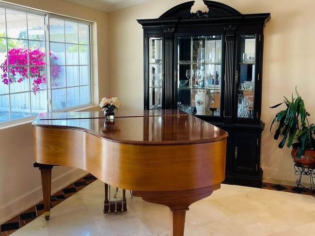 Building Photo - Stunning Woodland Hills Home with Sweeping Views