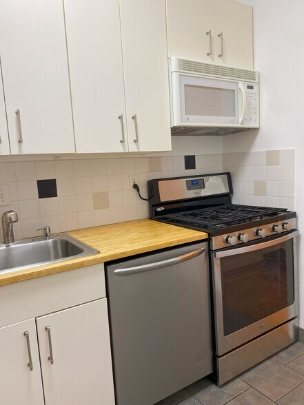 Kitchen - 2755 Ordway St NW