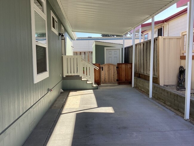 Building Photo - Live Oak