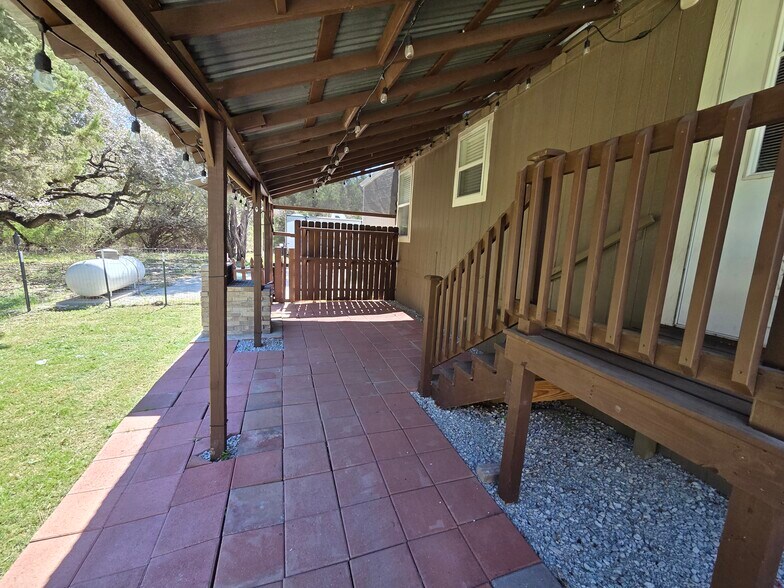 Building Photo - 2409 Creekview Dr