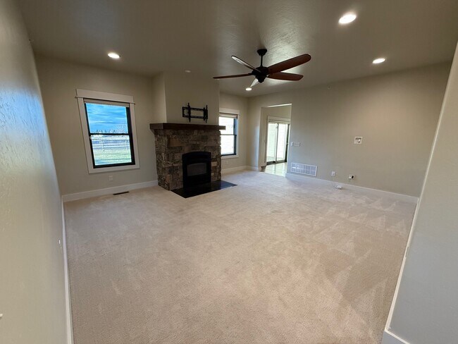 Building Photo - 45 Spain Bridge Cir Dr