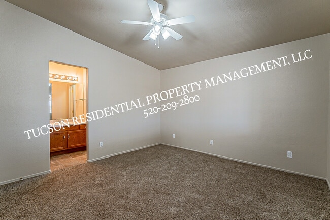 Building Photo - 5891 E Farmridge Dr