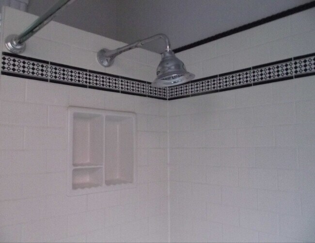 Bath shower and tile - 1419 E Capitol St SE