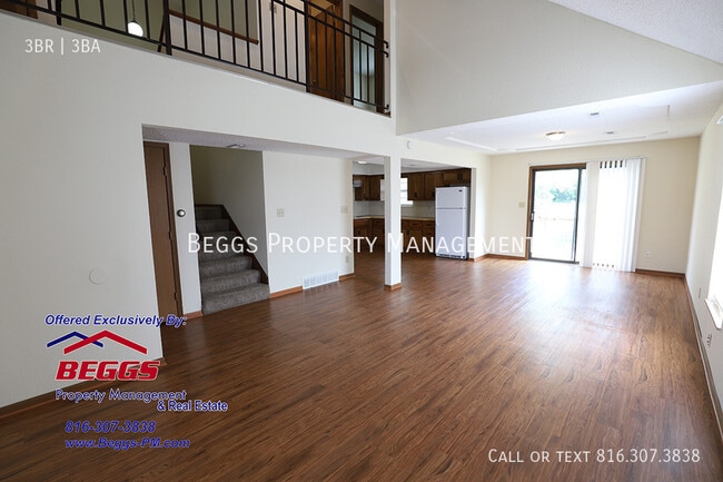 Building Photo - 321 Dains St