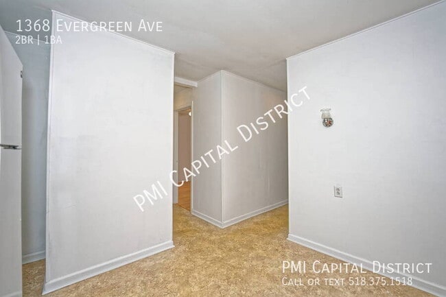 Building Photo - 1368 Evergreen Ave