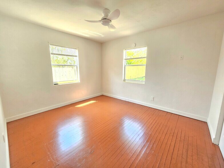 Building Photo - 811 N B St