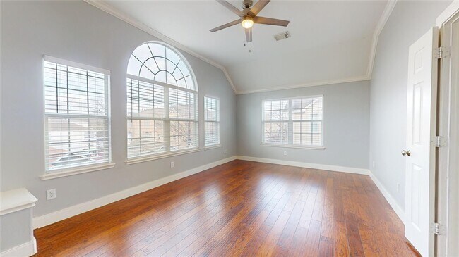 Building Photo - 328 Malone St