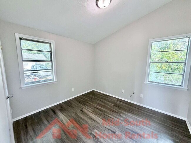 Building Photo - 2298 Dells Ave