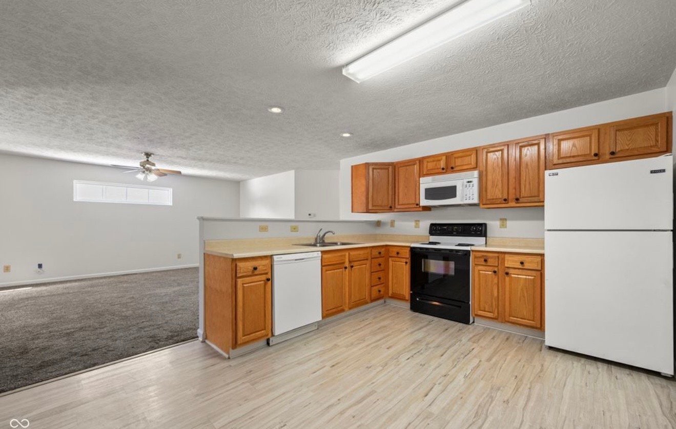 Building Photo - 810 W Gaston Dr