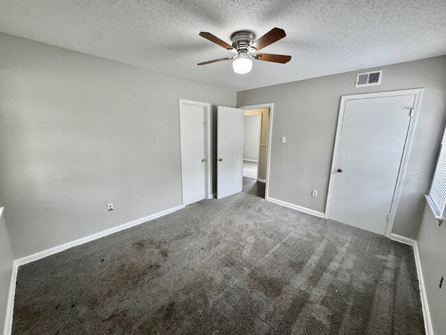 Building Photo - 4540 Spring Valley Dr