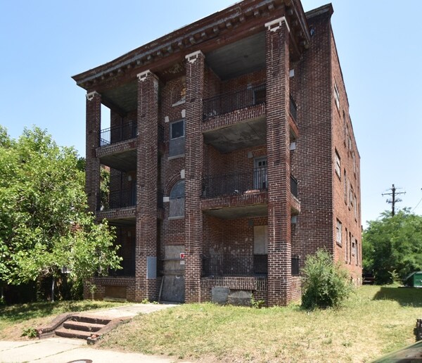 Building Photo - 2427 Callow Ave
