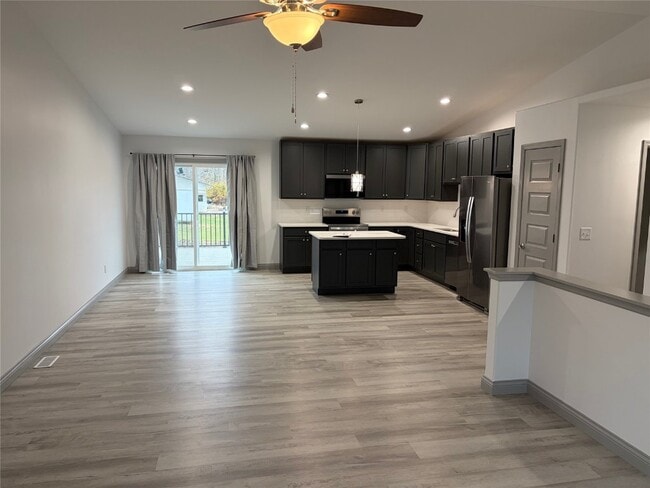 Building Photo - 28712 Woodland Heights Dr