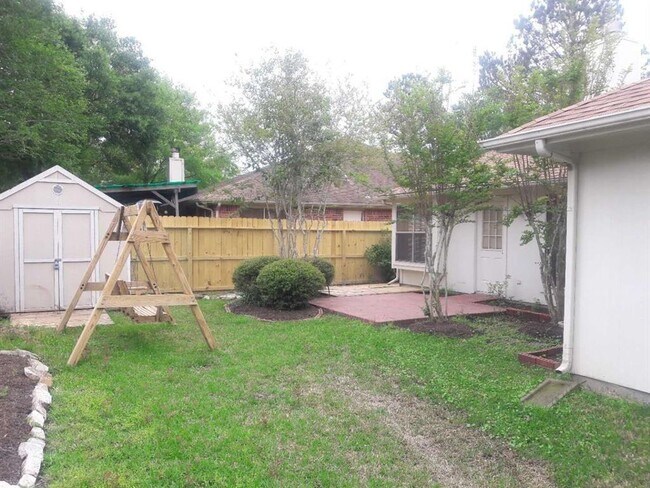 Building Photo - 4939 Linden Pl