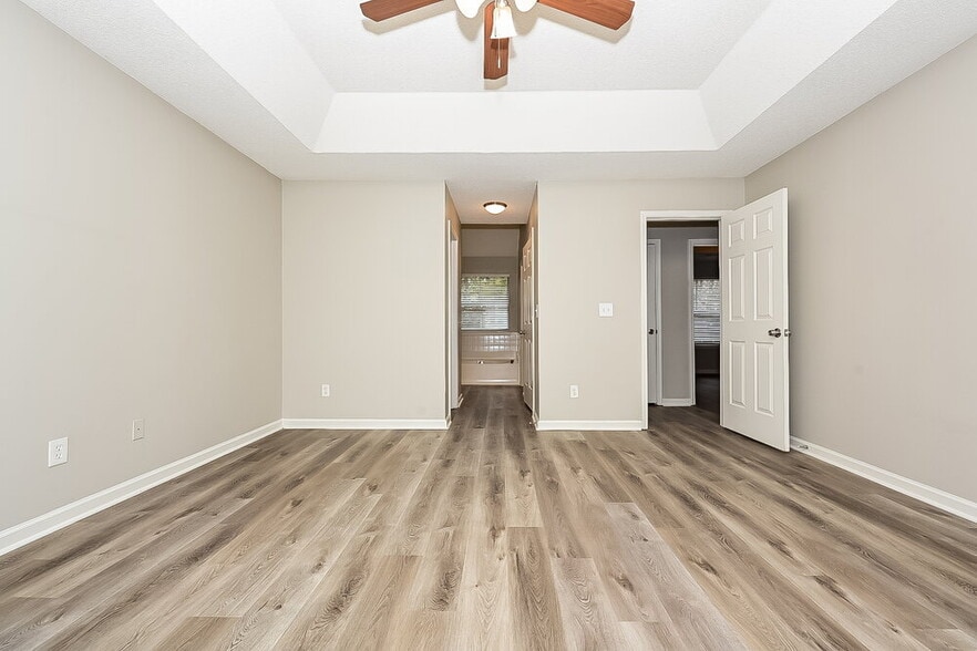 Building Photo - 5622 Glen Ridge Bend