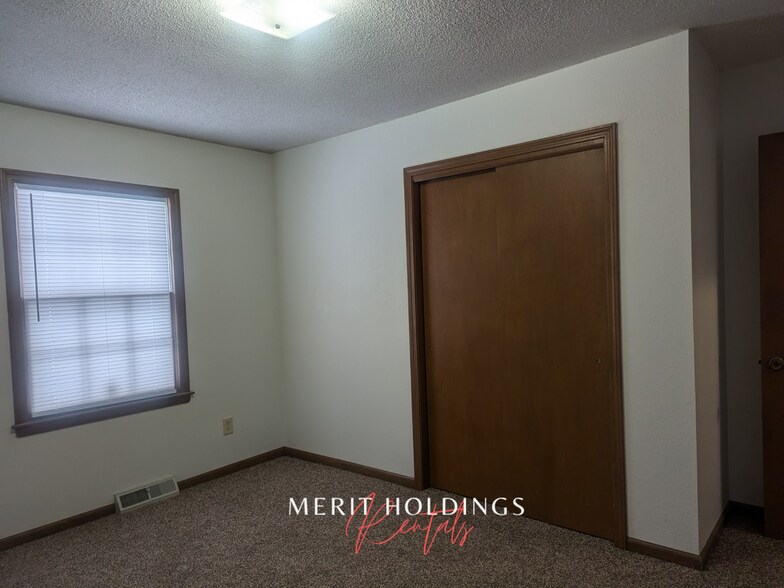 Building Photo - 1421 S Haden Ct