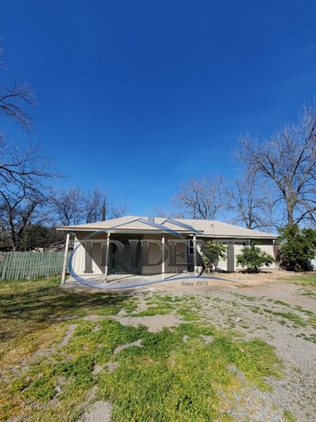 Building Photo - 1825 Sierra Way