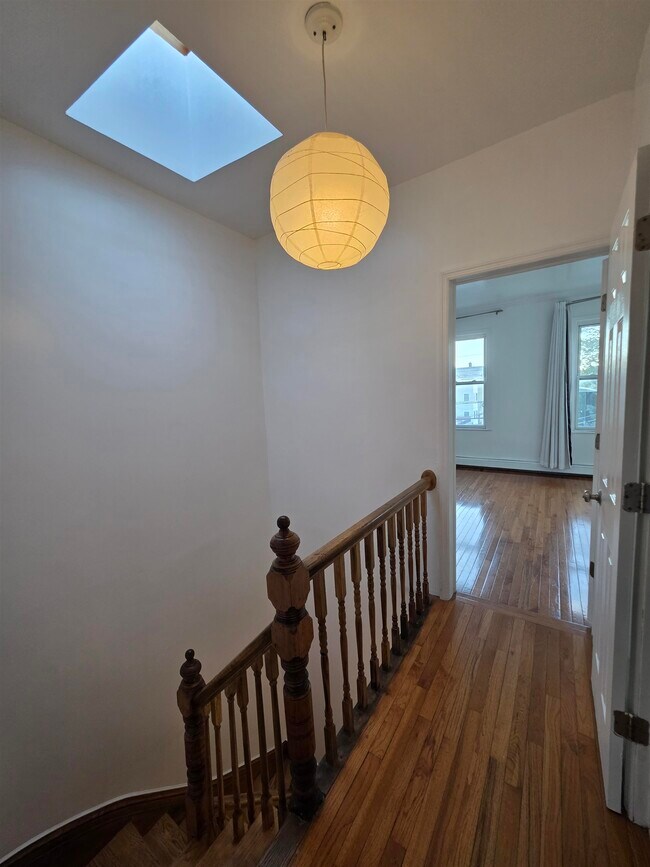 Building Photo - 40 Van Reypen St