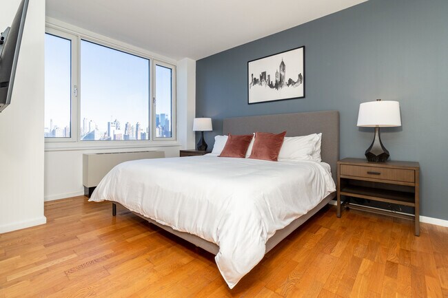 Building Photo - 635 W 42nd St